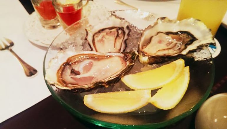 西華飯店TOSCANA餐廳推出「豪華海鮮夜」 品嘗美味龍蝦、生蠔、扇貝與頂級海鮮吧吃到飽！