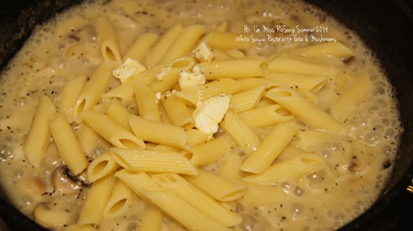 【美味食譜x美酒】羊奶乳酪蘑菇筆管麵 Cream sauce pasta with Feta & Mushrooms