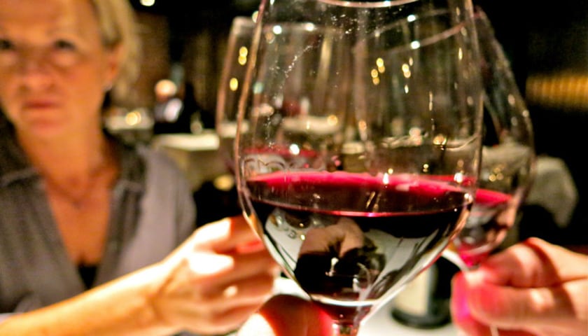 【酒展專題】寫給參加約會聯誼的女生 - 女性選喝葡萄酒的3個原因